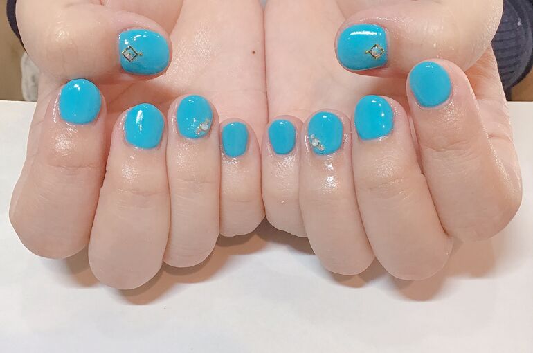 ブルー